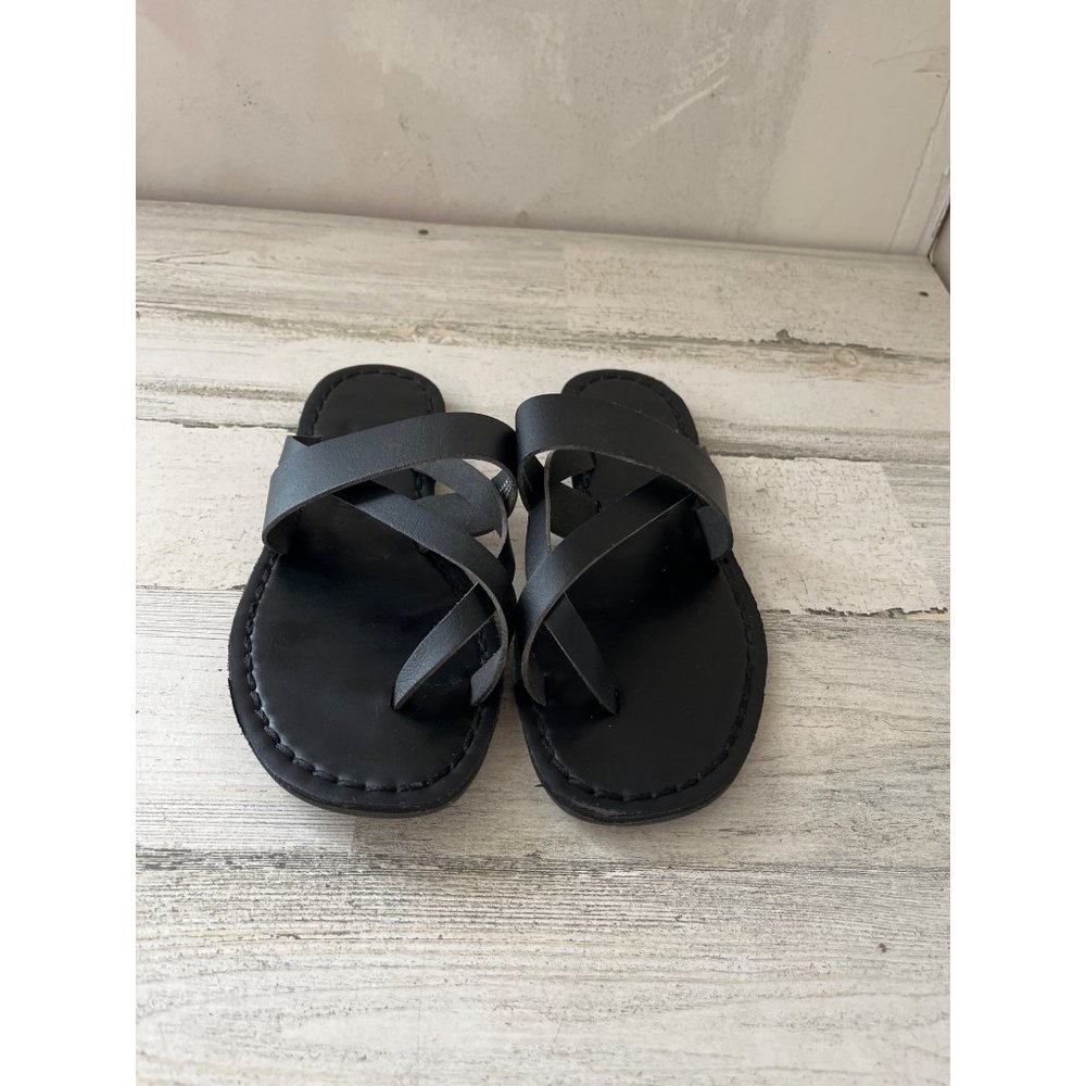Mat Love woman’s black over the toe sandals size 7